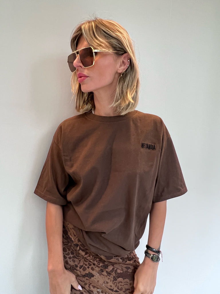 Camiseta Meta Café / Negro