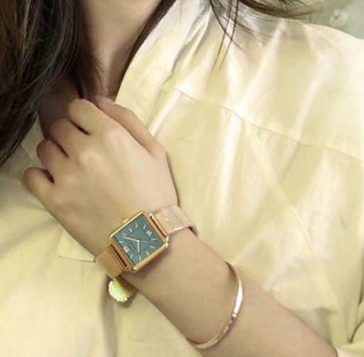 Oliva Rose Gold Roman